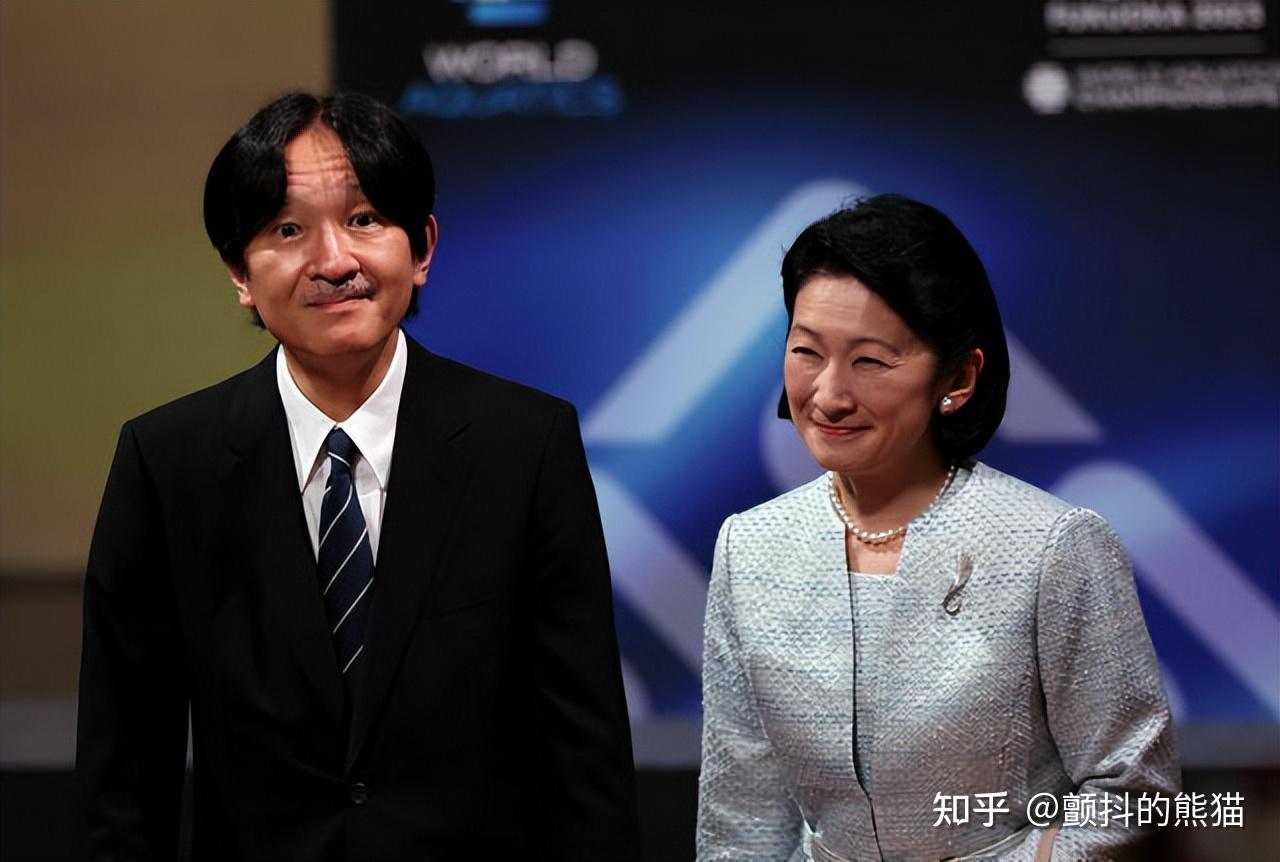 纪子妃和秋筱宫的距离感:飞机上也不坐一起 两人的关系让人担忧 - 知乎