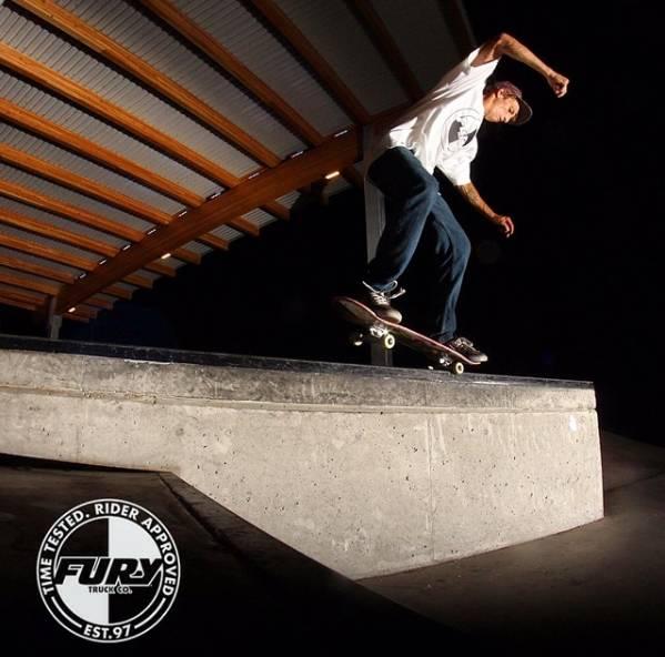 evo是一种信仰品牌簿老牌滑板桥fury