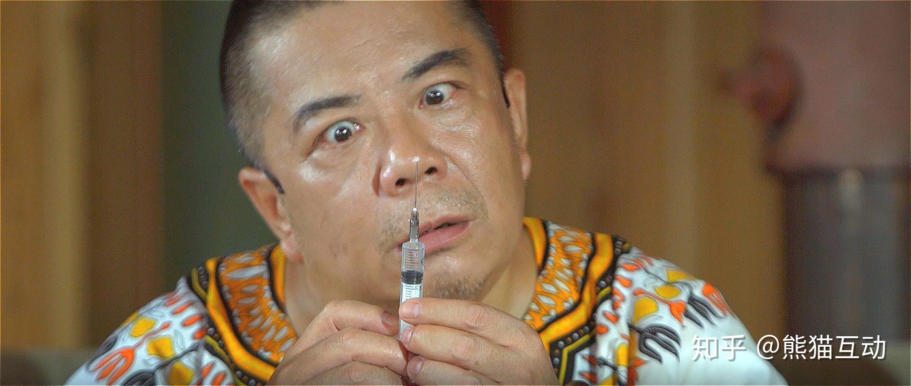 小麦色棱角分明的面庞,干练的短发,肌肉线条明显的身材,由黄凯伦饰演