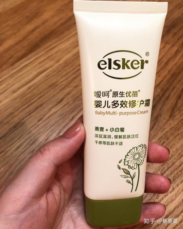 松达婴儿护肤山茶油霜,瓶身的字体排版,颜色安排都比较复古,国货经典