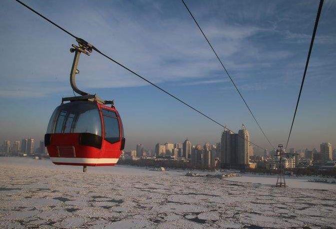 松花江观光索道位于中国哈尔滨,南起道里区通江广场(通江街218号)