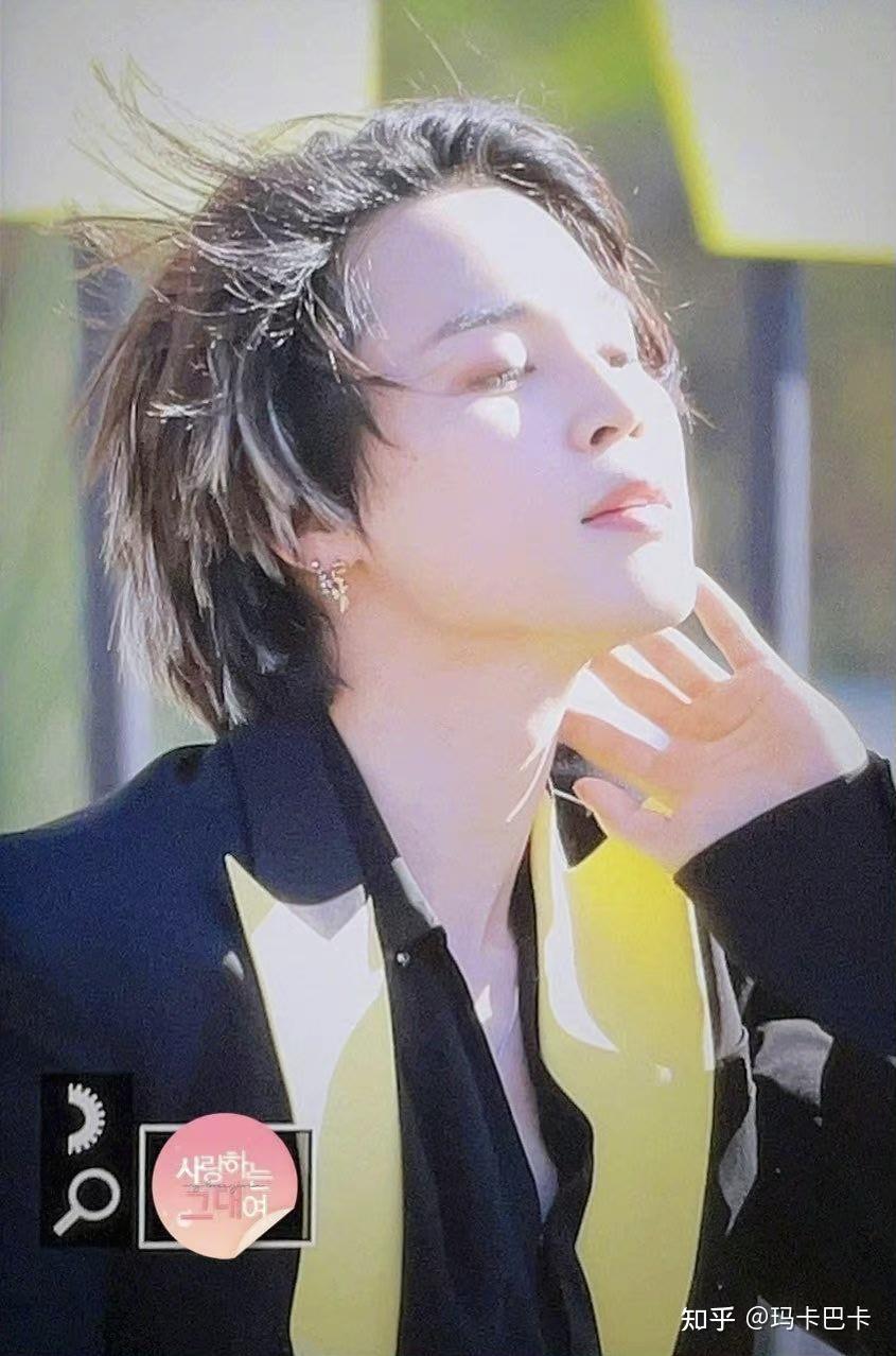 请问有朴智旻近期黑发白发挑染的图吗