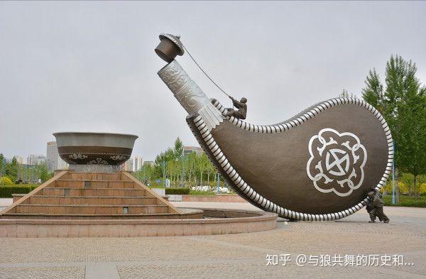 鸱夷子皮是指古代牛皮做成的酒器,酒囊皮子的意思.