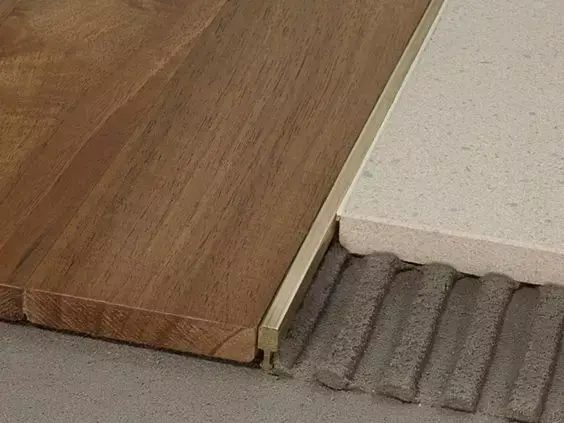 当瓷砖遇上木地板附施工方法