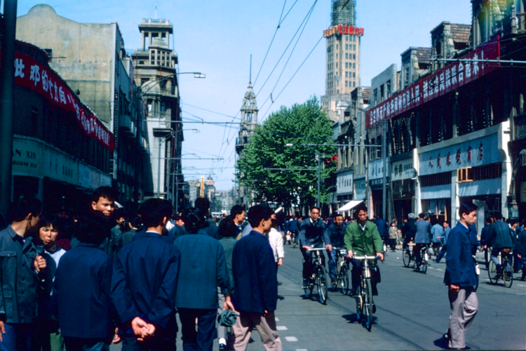 童年的记忆，15张90年代高清老照片！照片中的爸爸好像周华健 - 知乎