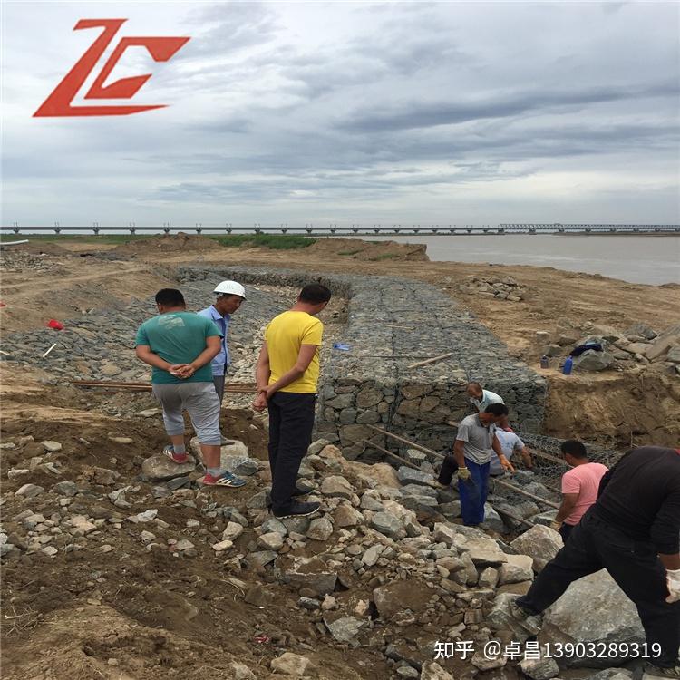 石笼网按结构形式可分为:挡墙,护坡,护底,护脚,水下抛石等www.zcgbl.