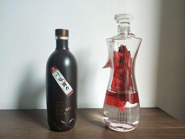基酒是茅台产区酱香酒,酒体整体是茅台镇风格,其醇甜和窖底比例较高