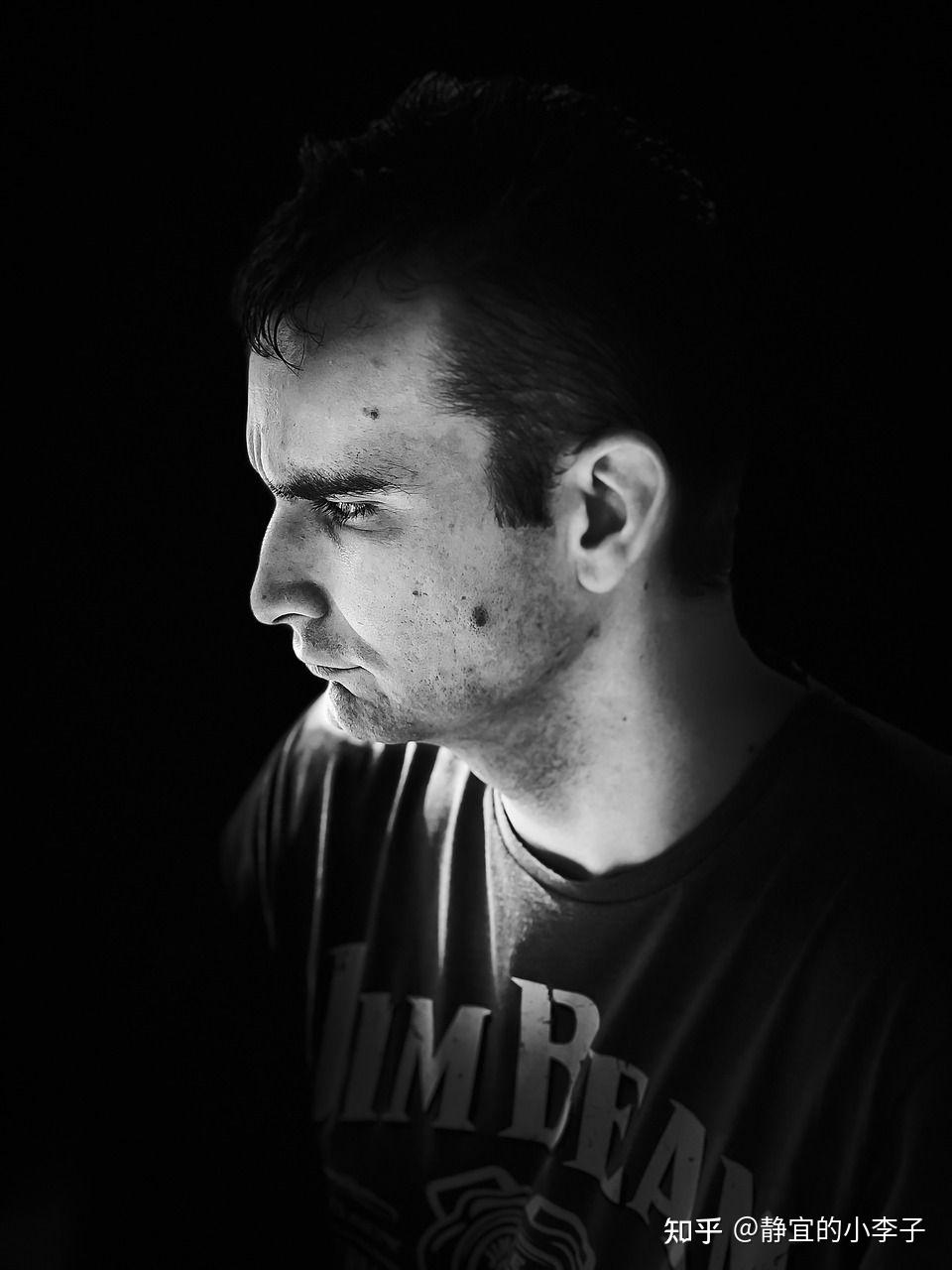 有的人就像垃圾车,他们装满了垃圾四处奔走,充满懊悔,愤怒,失望的情绪