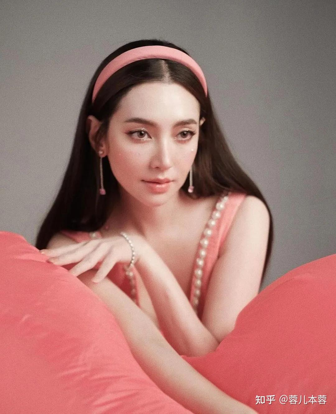 她突然官宣新男友:拿下千亿富四代,姐果然不简单!