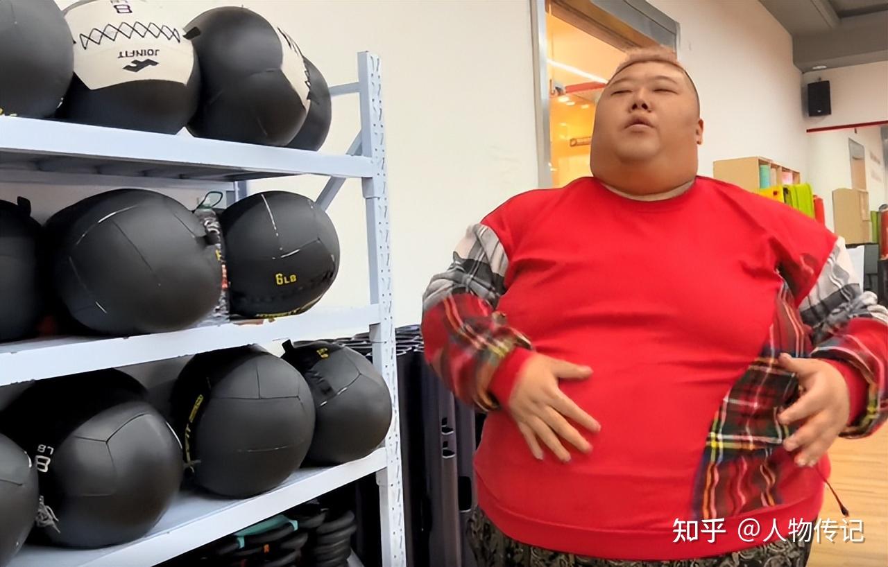 六百斤吃播博主胖猴仔：不到半年减掉两百斤，如今化身励志减肥博主 - 知乎