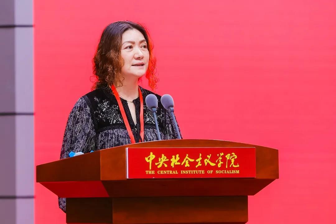 发言哈尔滨信息工程学院艺术与设计学院院长白芳发言张来源教授指出