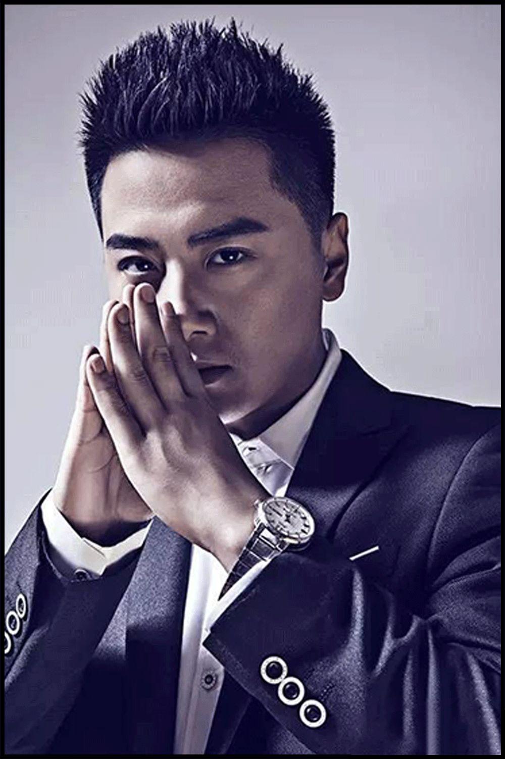 也是很多化妆课程的专业导师,曹国栋老师我和这些形容词一嗲都沾不上