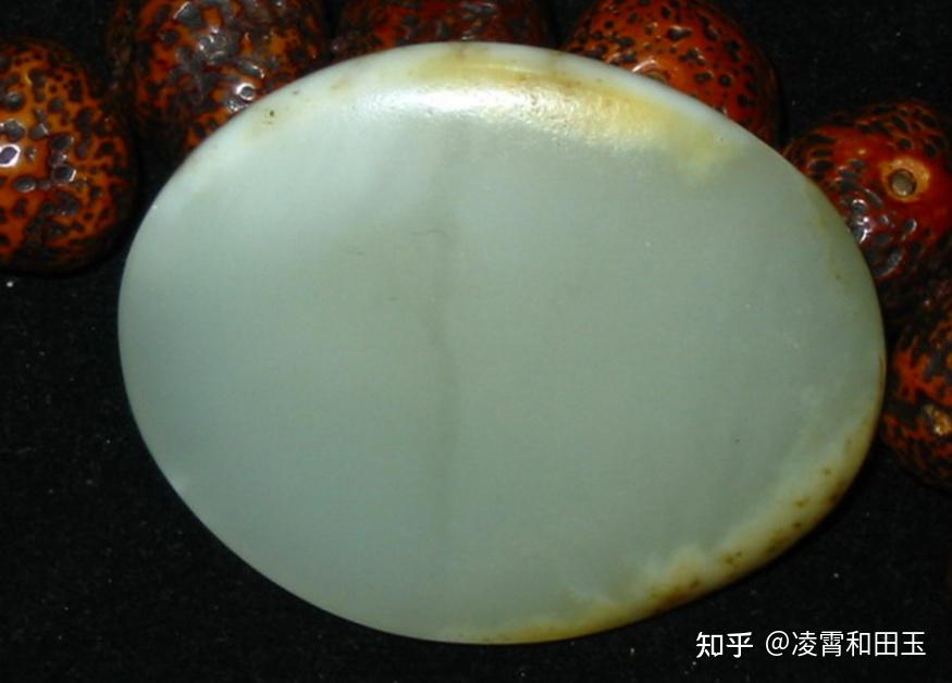 和田玉打灯时有透明点是气泡吗?