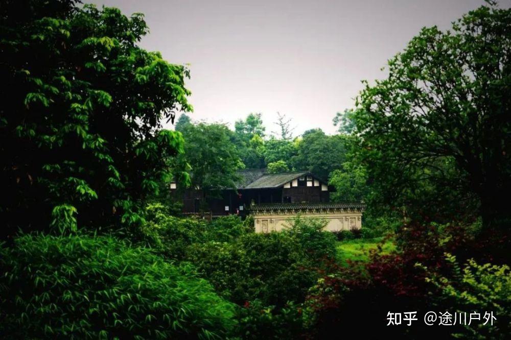 高铁1.5h跑拢!四川这座千年江城,美食美景无数!终于藏不住了!