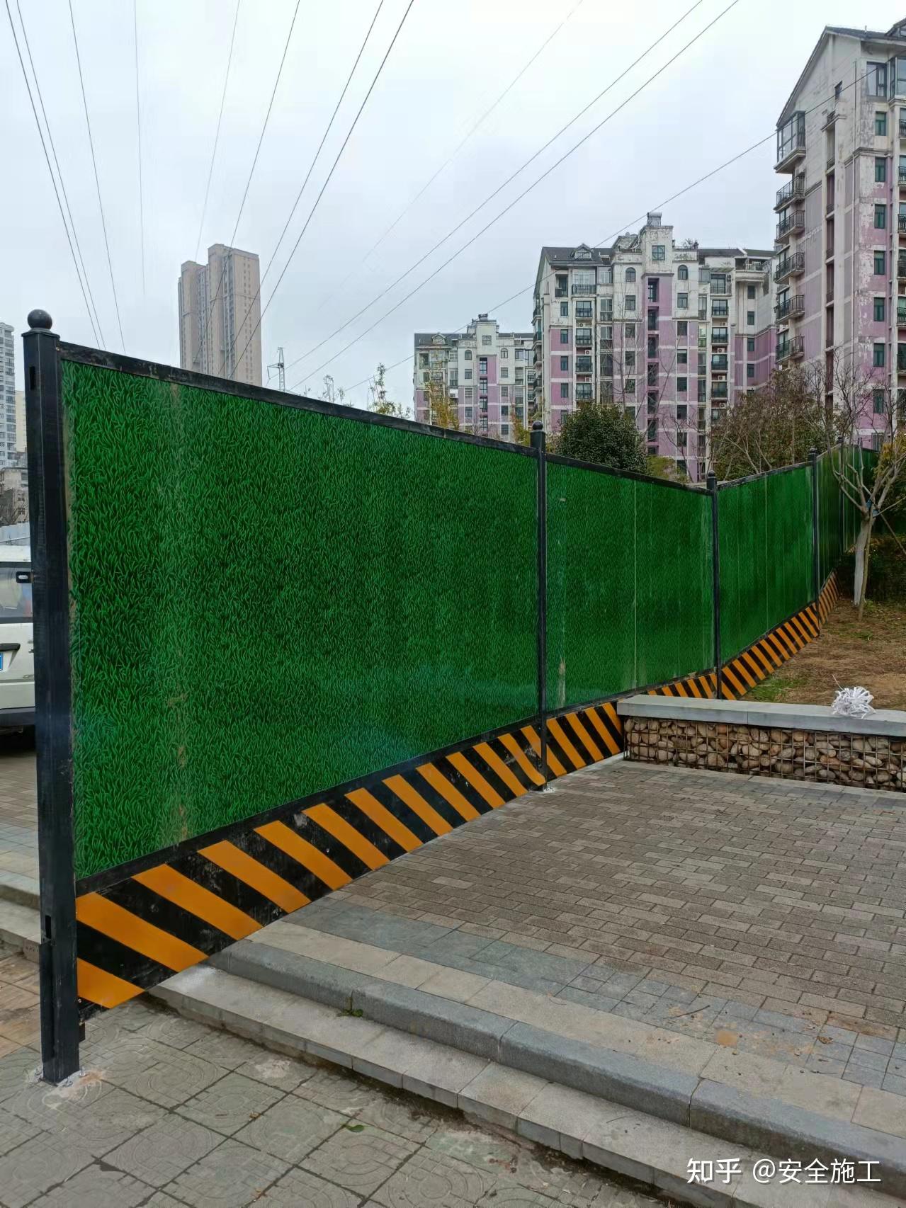 小草围挡2米高,2.5米高多少钱一平方