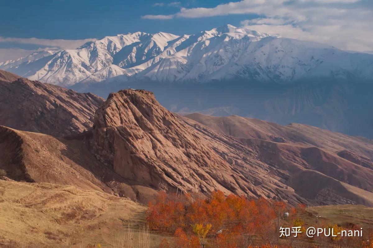 伊朗加兹温山中老人的阿拉穆特城堡