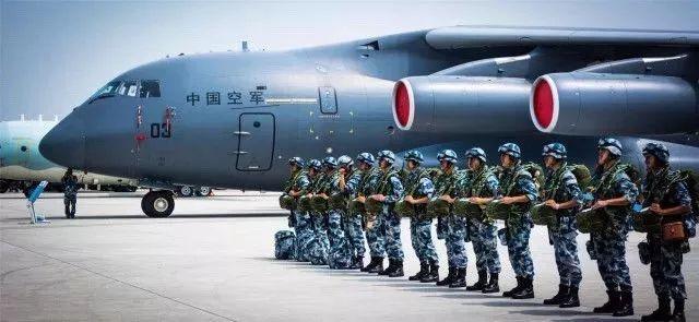 晨枫摸着鹰酱过河现代空降作战与中国空降兵的发展