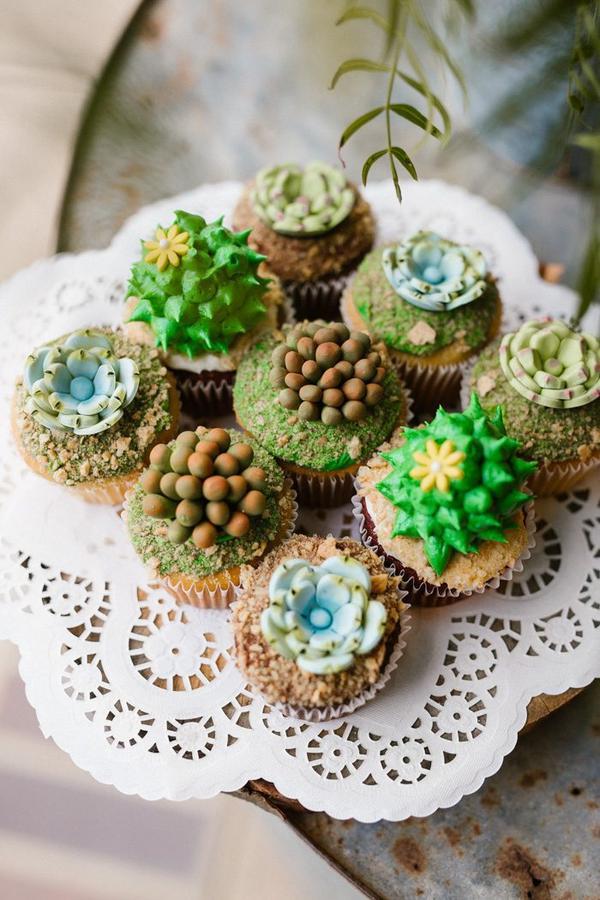 蓝色/像是从天空,大海采集的色彩/鲜花或海洋元素的装饰/仿佛听见潮声