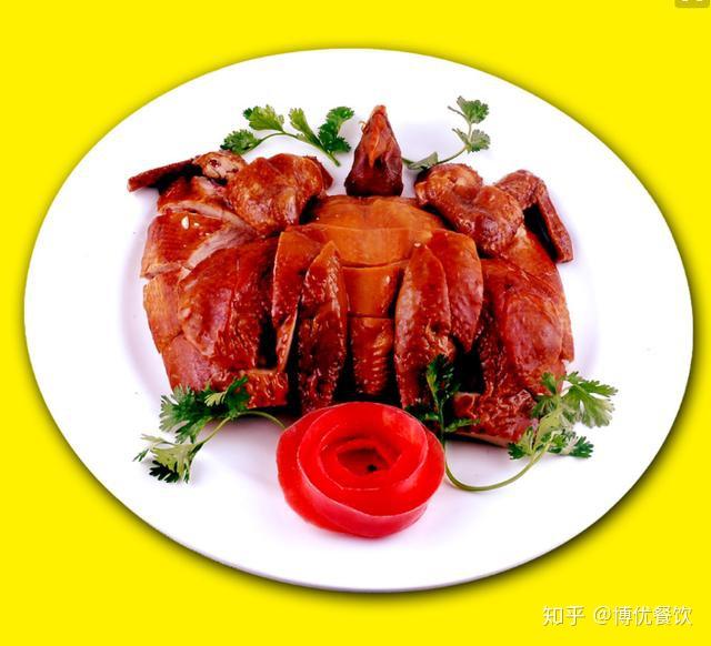 常熟叫化鸡:叫化鸡的制法与周代"八珍"之一的"炮豚"相似,"炮豚"就是用