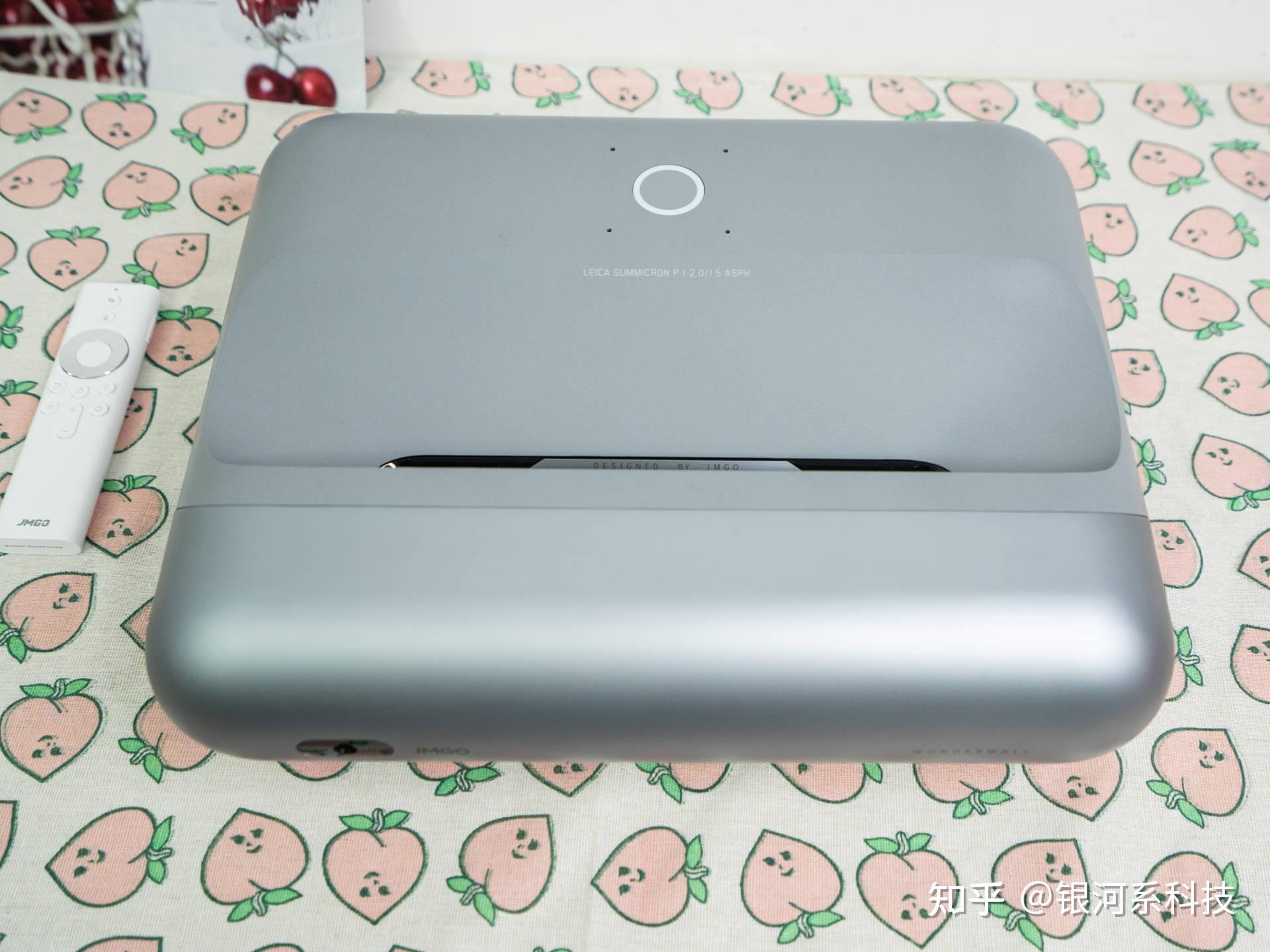 超短焦投影仪天花板买得起的激光电视坚果智慧墙o1pro