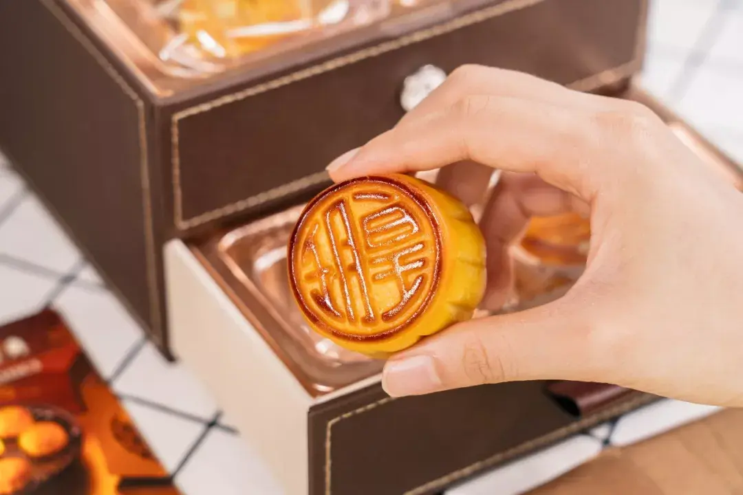 叶永华大师傅教大家品鉴流心奶黄月饼