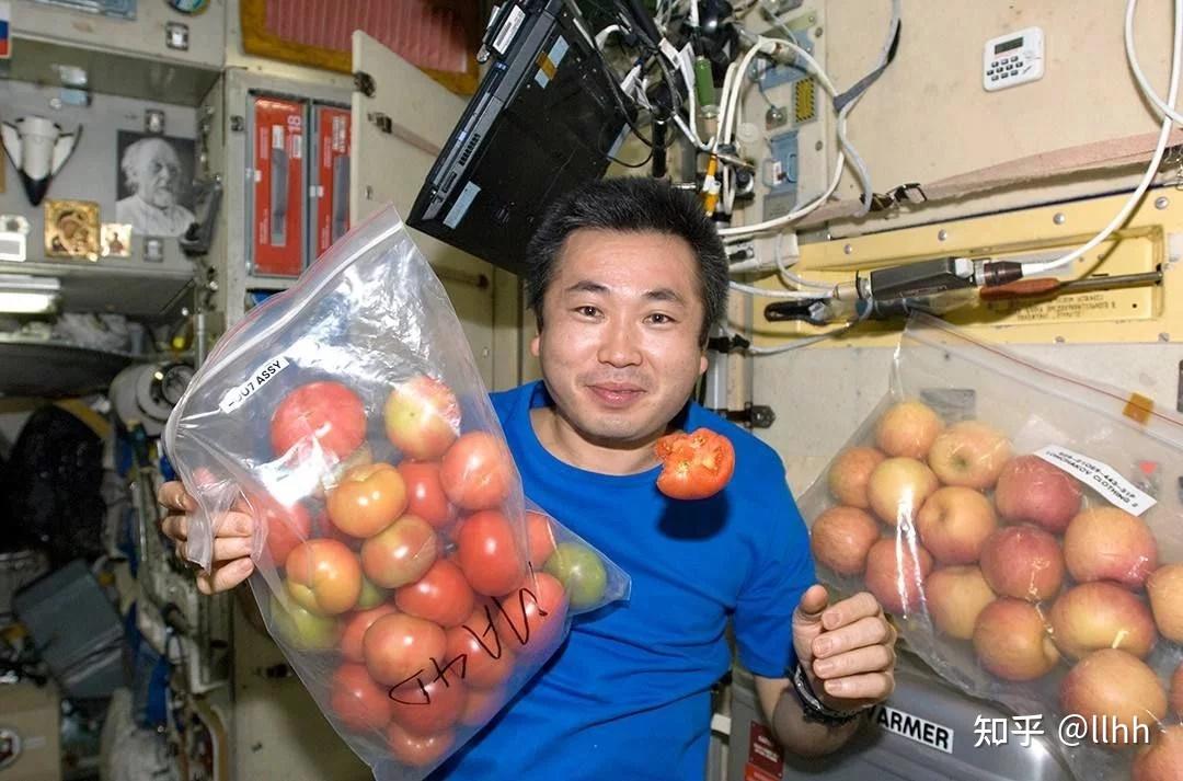 因此选择苹果作为太空水果是上佳选择,而除此之外,我国空间站也有香蕉