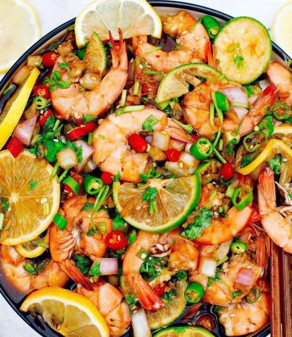 个小时的蘸师兄还是没能止住口水,打开美团,点了一份地道的傣味柠檬虾