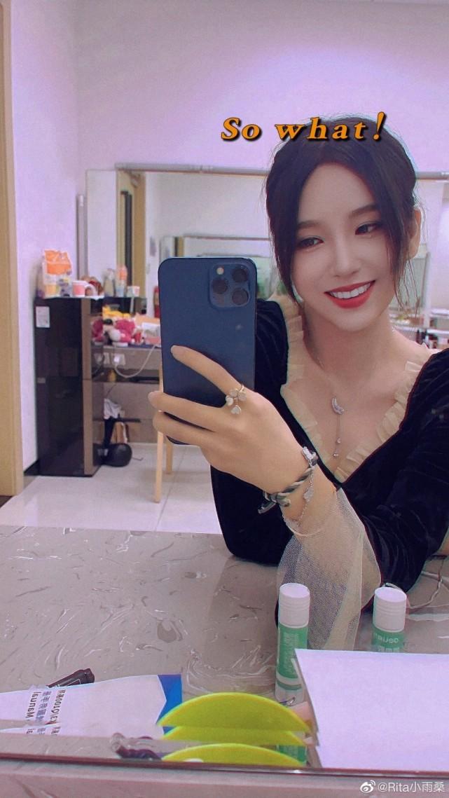 lpl解说rita微博晒照引网友热议你的笑容太美了