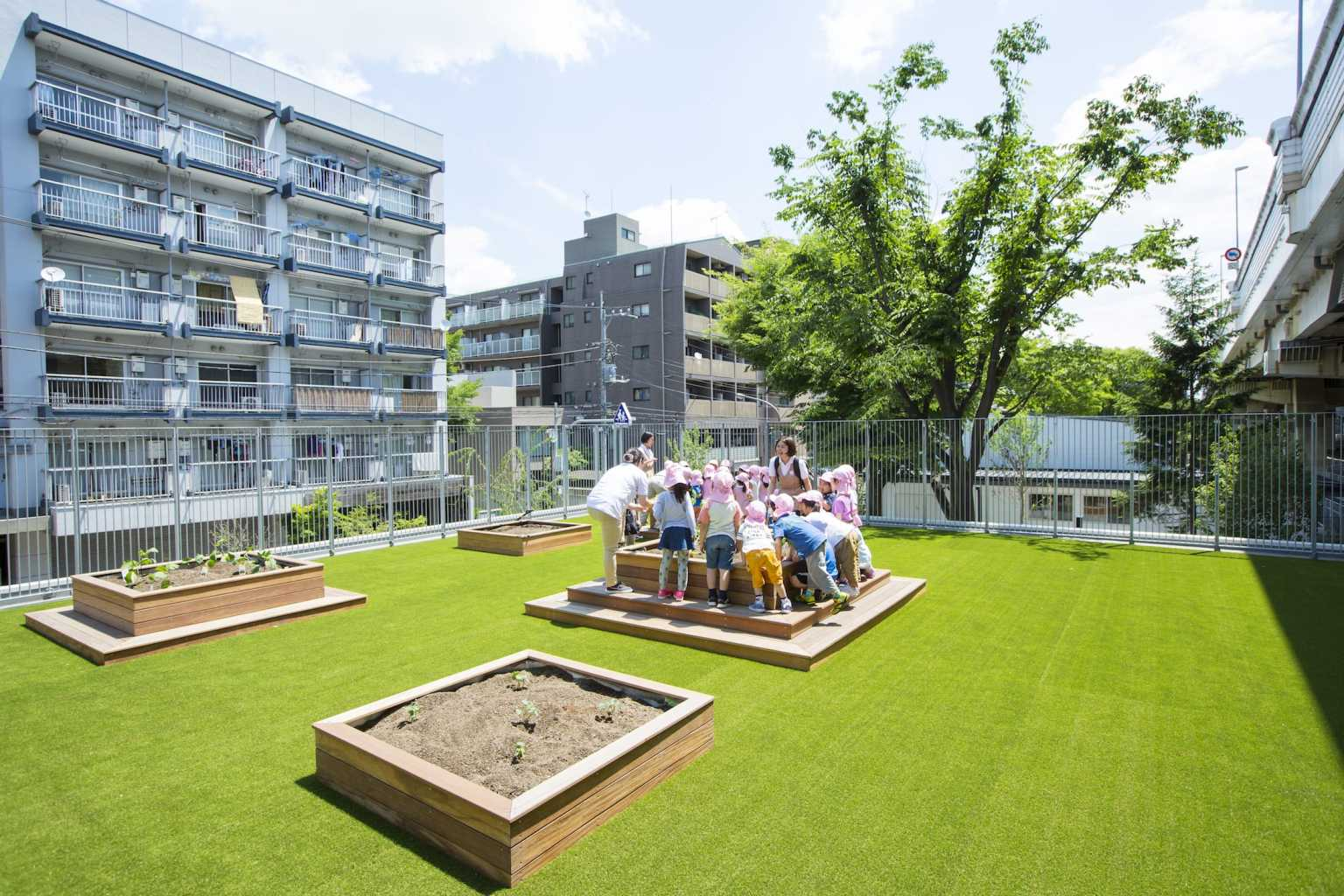 日本东京幼稚园设计可见可感的托儿所景观现代化校园风格