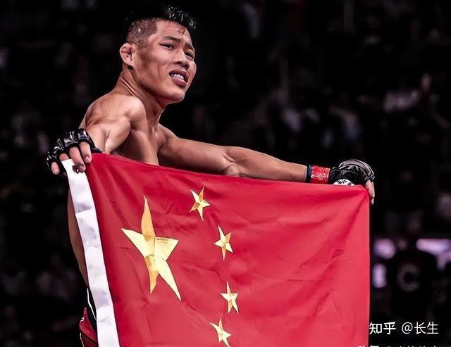 李景亮在终极格斗锦标赛ufc获胜后身披国旗引争议或因违反规定被罚