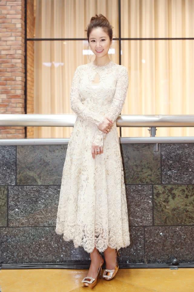 林心如活动生图被疯传42岁穿包臀裙难怪霍建华会为她痴迷