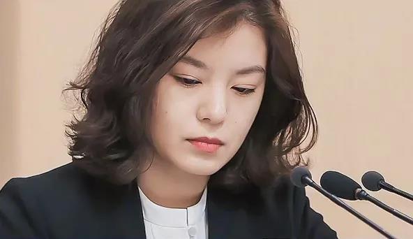 中美交锋翻译界赵薇火遍全网有主见的孩子更容易获得成功