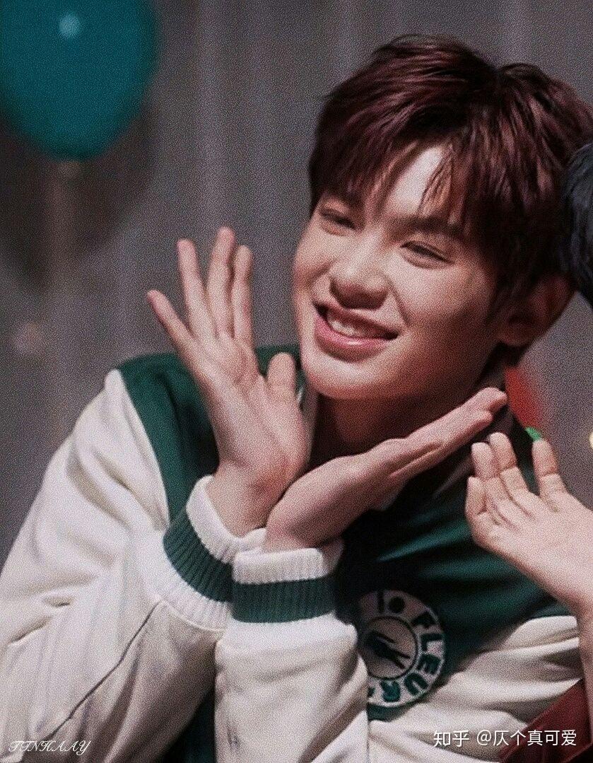 有没有黄明昊泰菲笑的图片