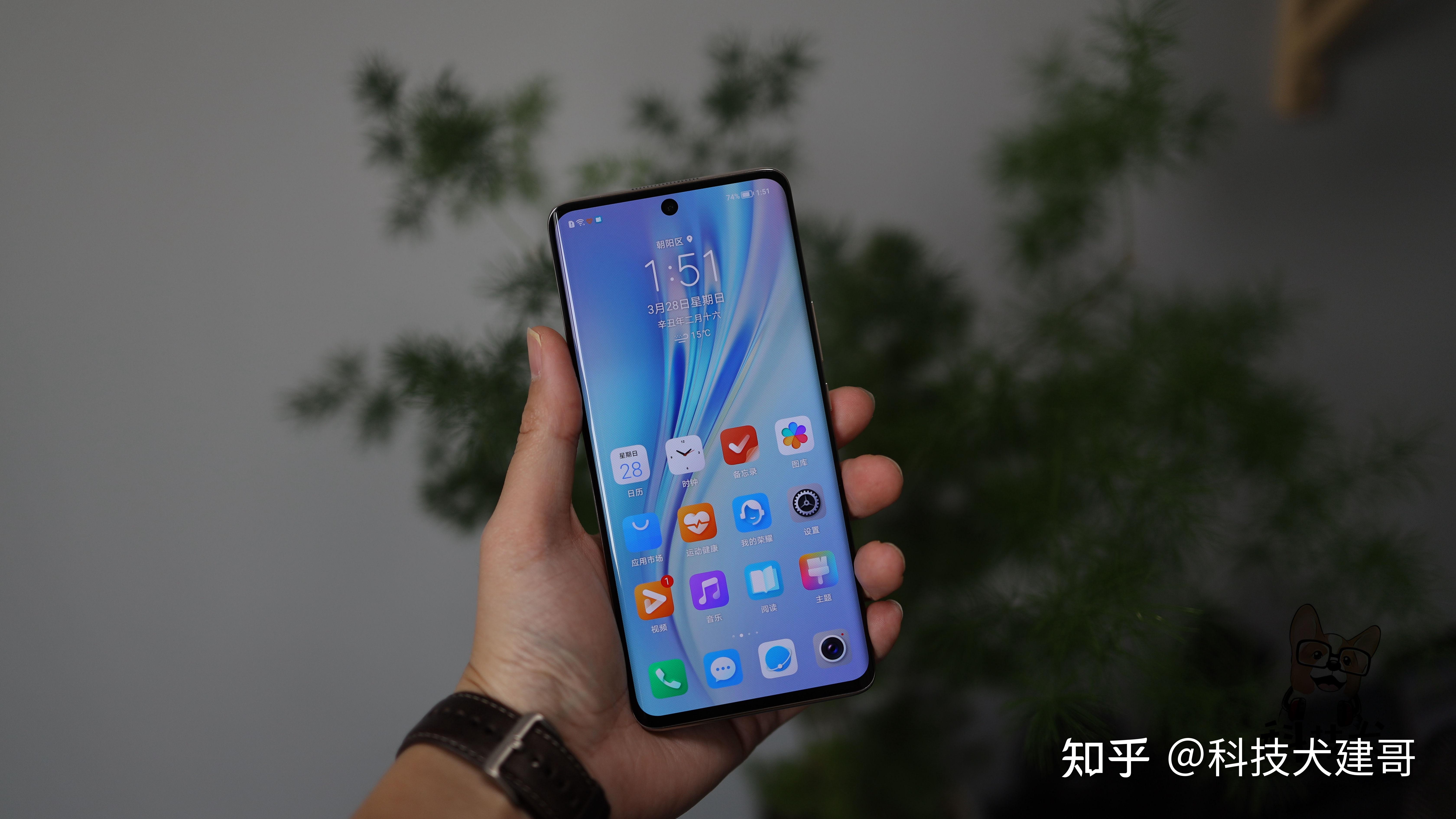 荣耀v40轻奢版简评:整机轻盈手感俱佳,四大缺点啥备受诟病