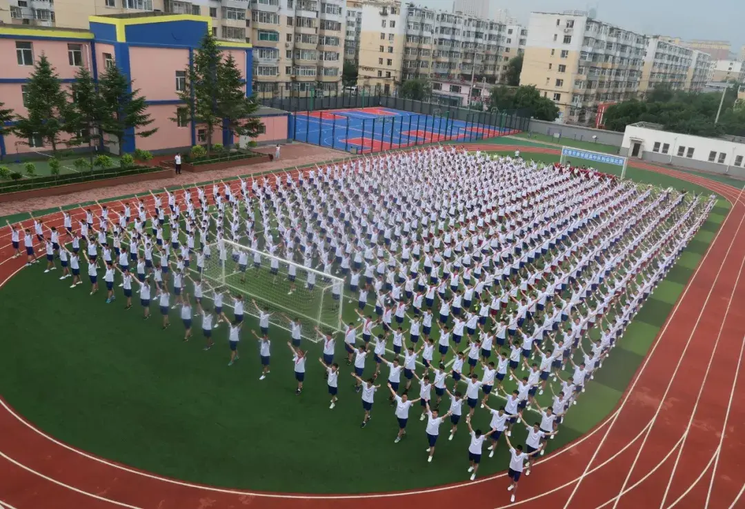 扒一扒神秘的日章学园高中咋把中等生送进世界名校的