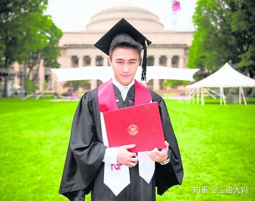 18岁同时拿到牛津大学与麻省理工学院录取;曾晒出的本科(mit)成绩单
