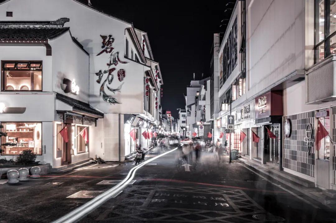 十全街其实是一条综合的商业街,可是在此寻玩,也可尽情寻吃.