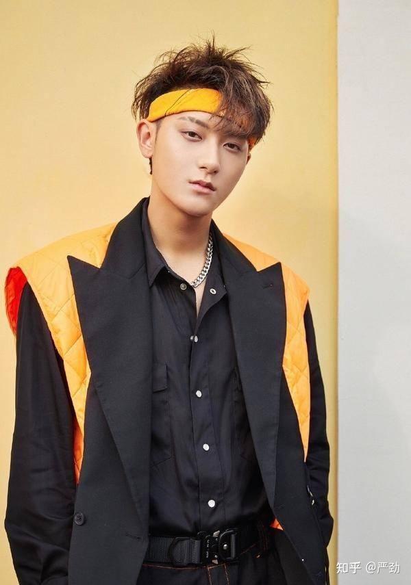 黄子韬穿牛仔服时尚又有型,简单配色中蕴含大学问,高街味十足 - 知乎