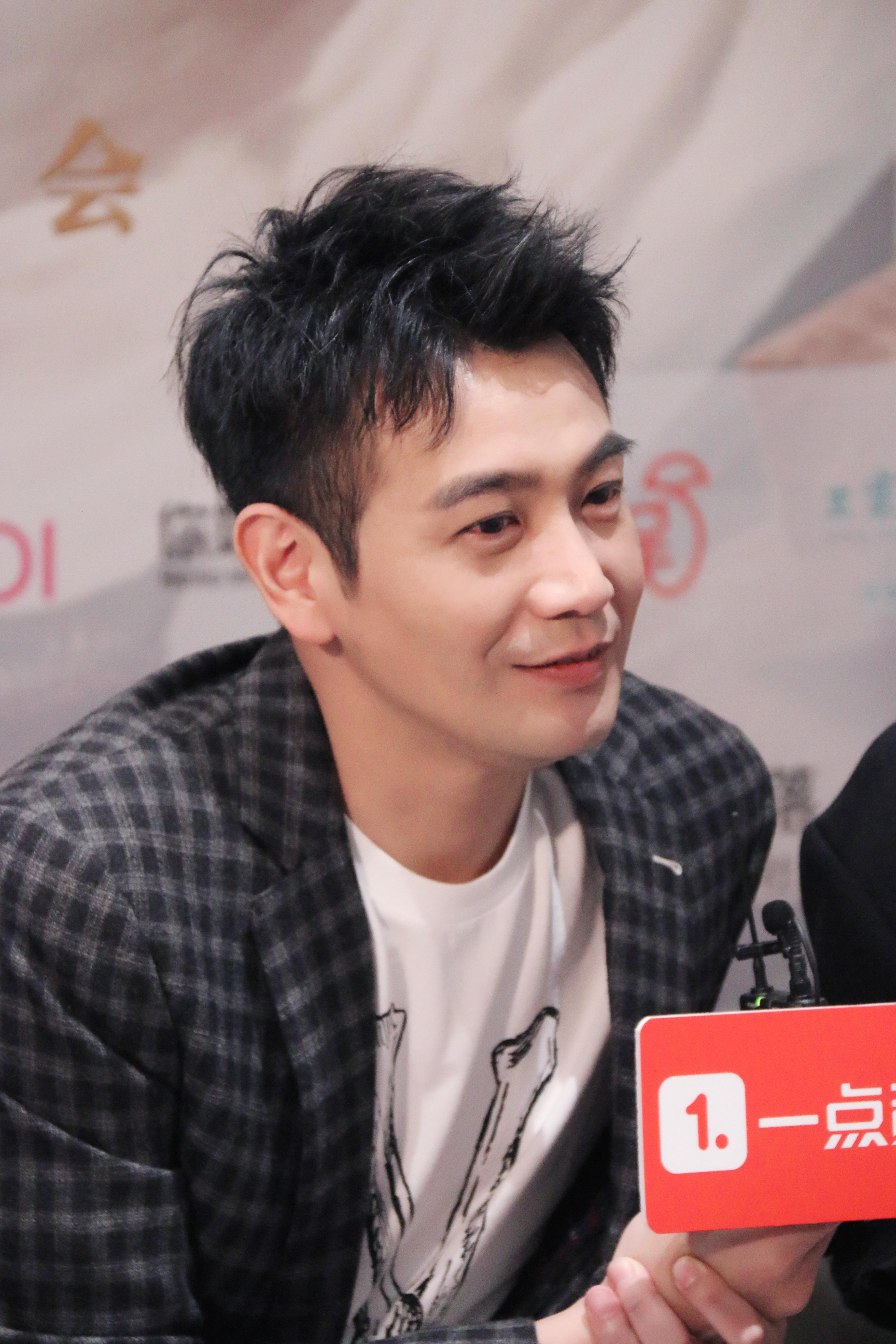 大家有清晰度高的张智尧壁纸吗用来当屏保