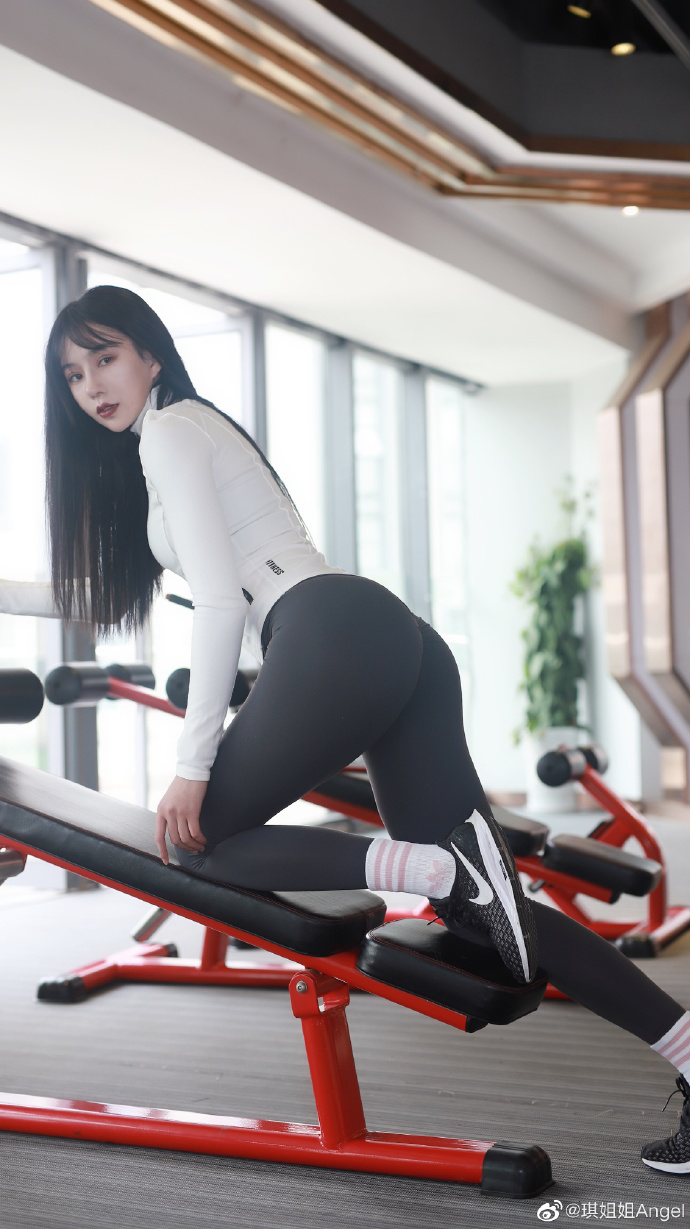 181cm成都辣妹,逆天长腿直击小心脏,大围度身材简直绝了! - 知乎
