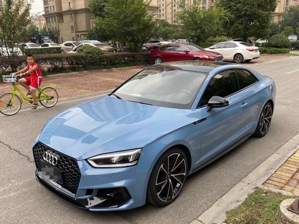 心动嘉宾瓷器蓝奥迪a5看起来就很凉爽