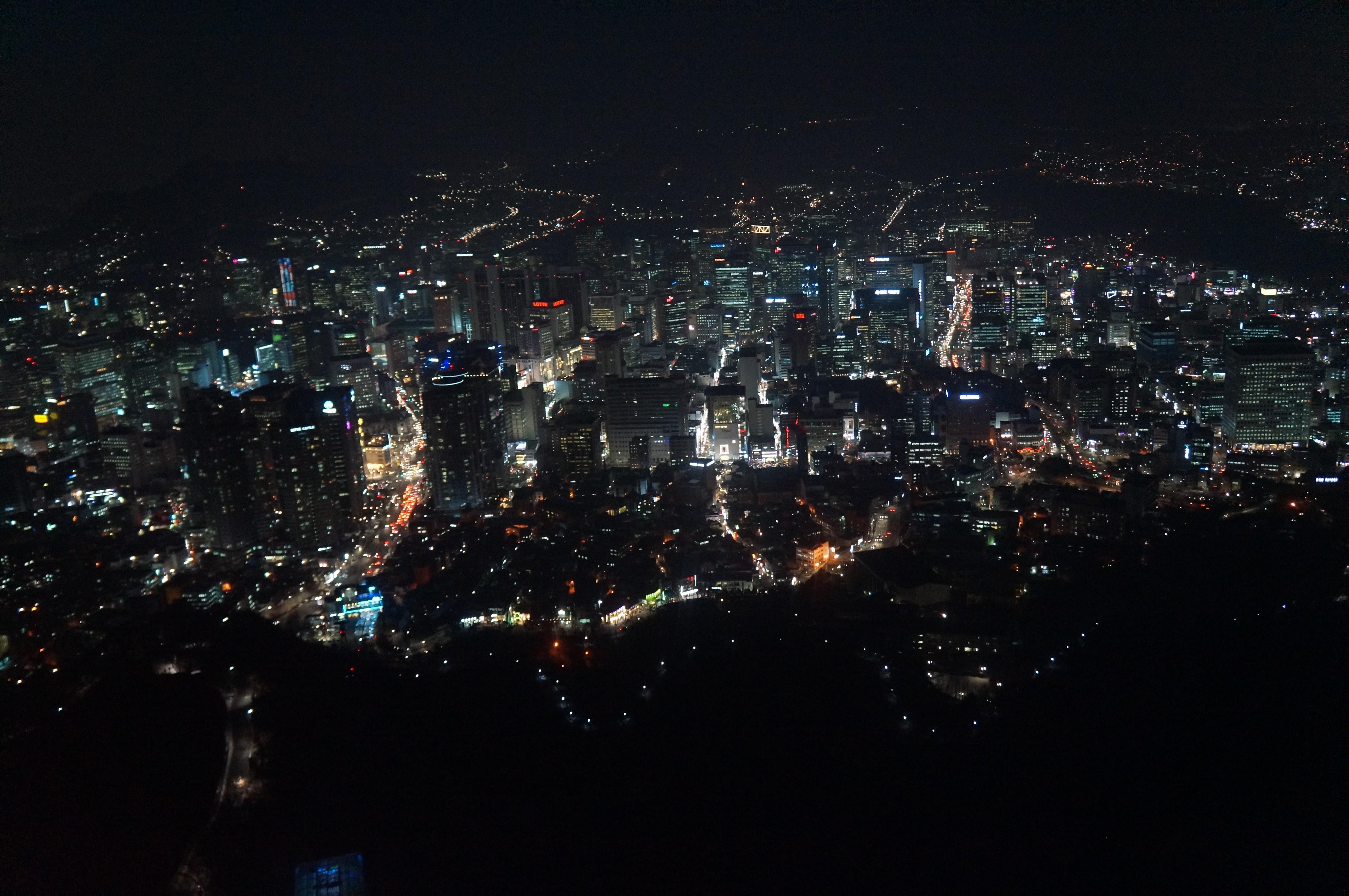 上海环球金融中心上夜景、首尔塔上夜景,香港