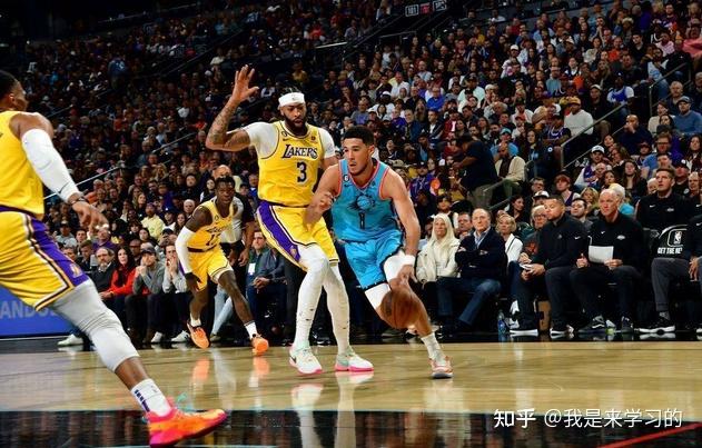 鏖战西部豪强争夺季后赛关键席位