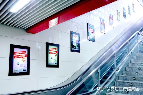青岛地铁梯旁看板广告投放注意事项!
