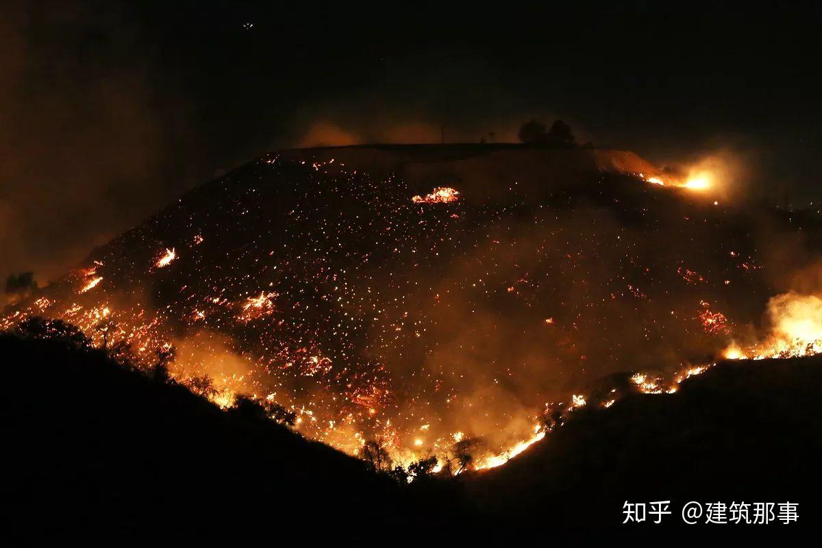 f类火灾:烹饪器具内的烹饪物(如动植物油脂)火灾.e类火灾:带电火灾.