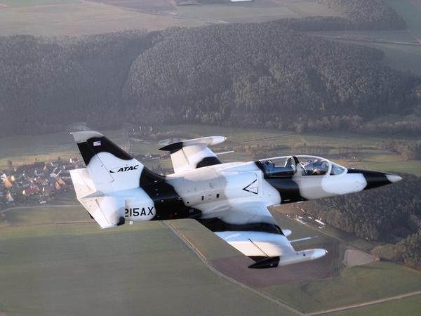 4架捷克制l-39za信天翁