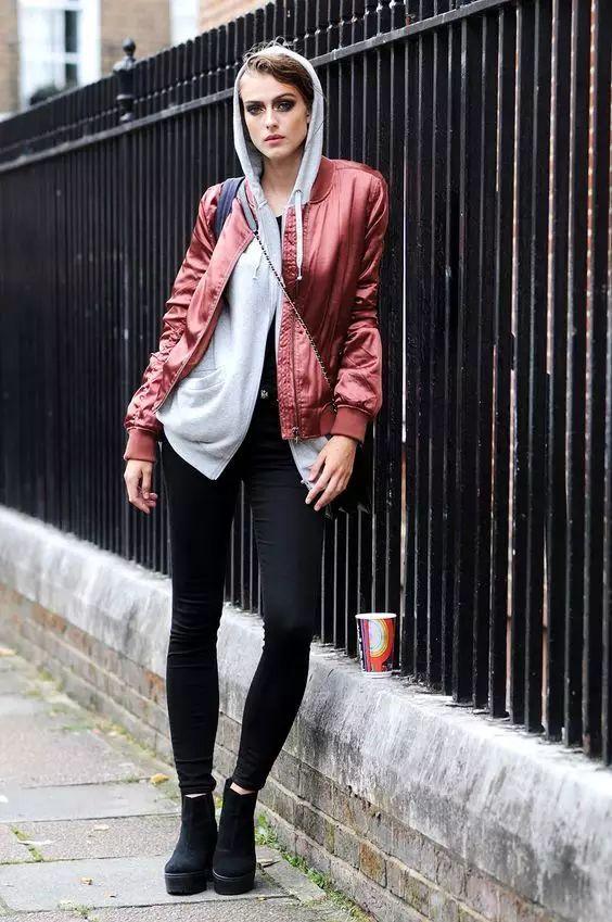 连帽卫衣做内搭时髦整个冬天