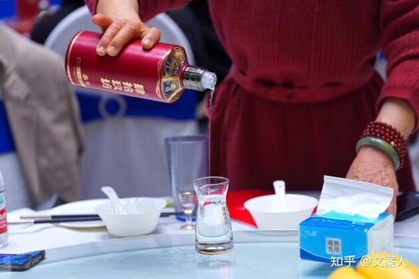 酱香型白酒如何品鉴，拉酒线、挂酒杯到底有没有用？ 知乎