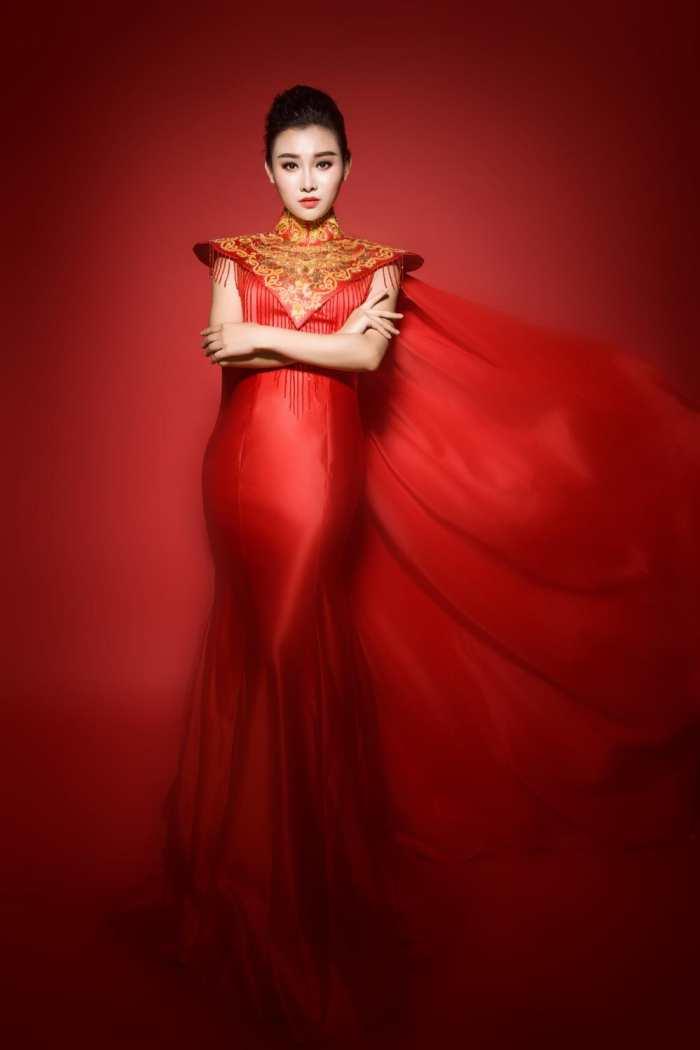 新锐女歌手bobo红色写真显大气新专辑8首新歌mv让你耳目一新