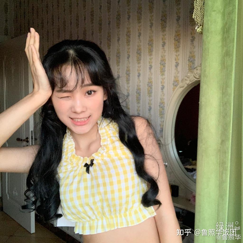 作为演员,鲁照华对自身要求极高,对身材管理收放自如,例如在拍《白狐